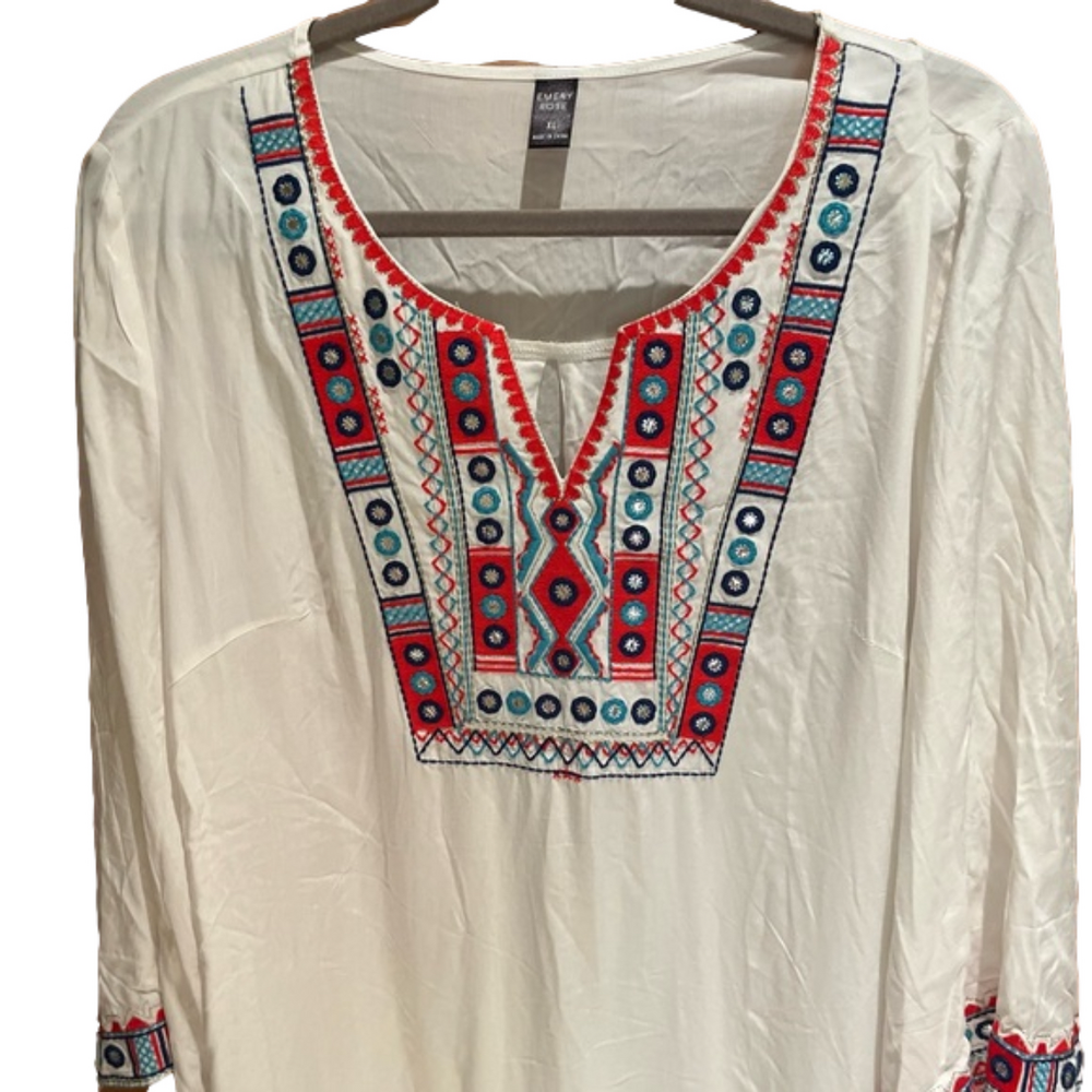 Emery Rose Embroidered White V-Neck Tunic with Red & Blue Accents Size XL
